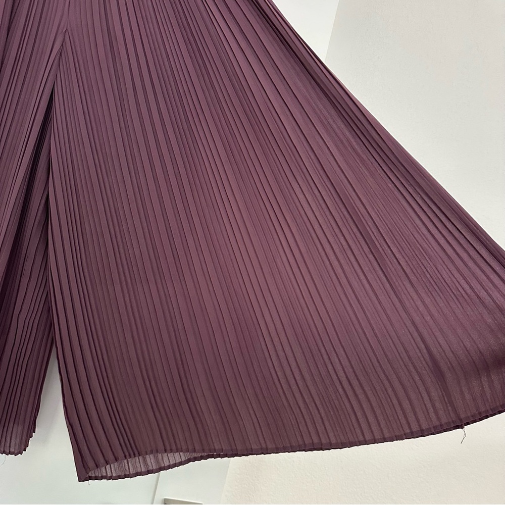 Uniqlo Wide Leg Pleated Pants in Plum - Picture 4 of 6